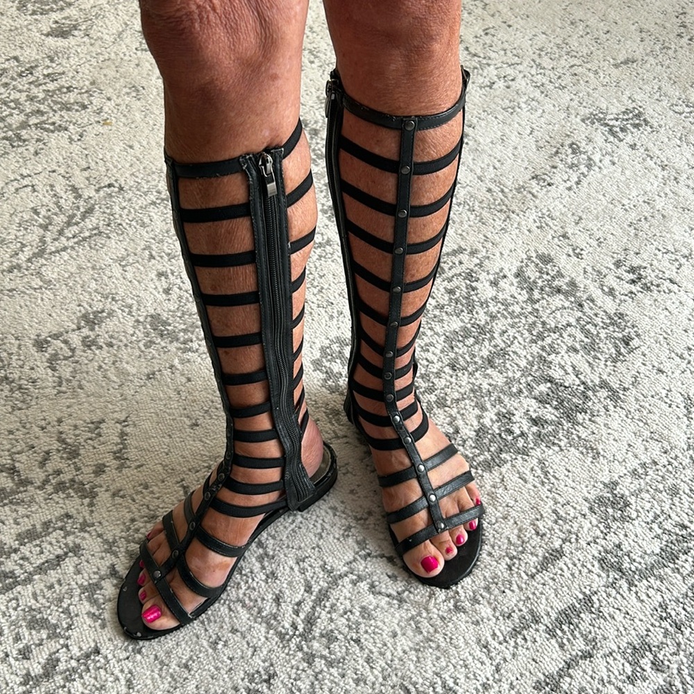 Eva & Zoe strappy high up the leg sandals size 7 in black